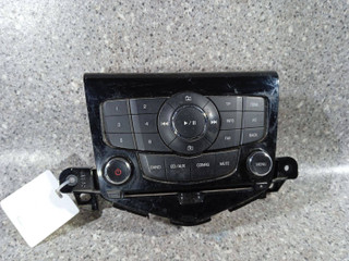 панель управления магнитолой Chevrolet Cruze 1 поколение (2009 - 2012), 96948422