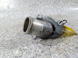 корпус термостата Opel Corsa C [рестайлинг] (2003 - 2006), 1.0 л., i, Z 10 XE, бензин, 90570620