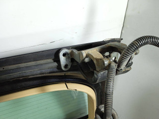 петля крышки багажника Volkswagen Touareg 1 поколение (2002 - 2007)