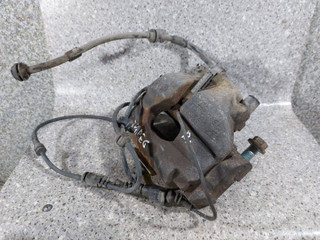 суппорт передний правый Volkswagen Touareg 1 поколение (2002 - 2007), 2.5 л., дизель
