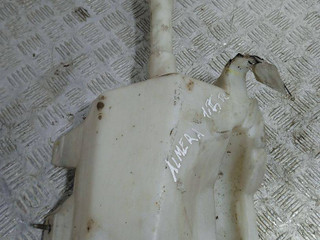 бачок омывателя Nissan Almera N16 (2000 - 2003)