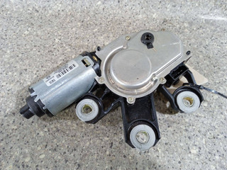 моторчик заднего стеклоочистителя (дворника) Volkswagen Touareg 1 поколение (2002 - 2007), 7L0955712A