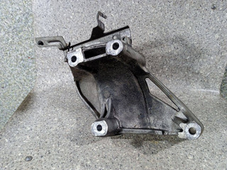 кронштейн двигателя Volkswagen Touareg 1 поколение (2002 - 2007), 2.5 л., TDi, BAC, дизель, МКПП, полный привод