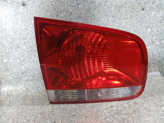 фонарь крышки багажника правый Volkswagen Touareg 1 поколение (2002 - 2007)