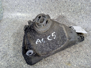 кронштейн КПП Audi A6 4B/C5 [рестайлинг] (2001 - 2004), 2.5 л., TDi, AYM, дизель, АКПП, передний привод, 4B0399113