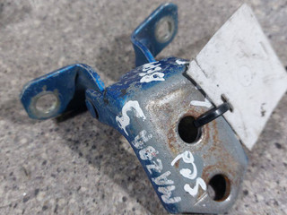 петля двери Mazda 3 BK (2003 - 2005)