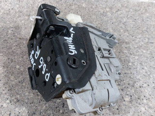замок двери задней правой Volkswagen Passat B6 2008