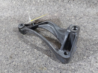 кронштейн компрессора кондиционера Volkswagen Touareg 1 поколение (2002 - 2007), 2.5 л., TDi, дизель, МКПП, полный привод, 070260885A