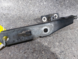 петля капота правая Audi A4 B7 (2004 - 2009), 8E0823302E