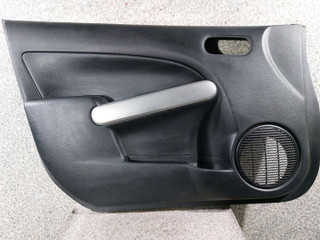 обшивка двери передняя левая Mazda 2 DE (2007 - 2010)