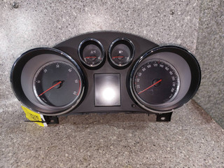 щиток приборов (приборная панель) Opel Insignia 1 поколение (A) (2008 - 2014), 2.0 л., CDTi, МКПП, 13327313, 365903626