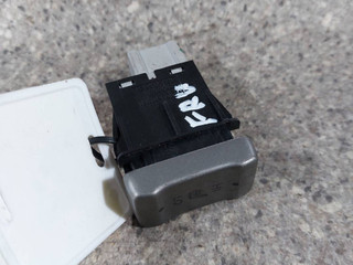 кнопка обогрева сидений Honda FR-V 1 поколение (2004 - 2009), M22832, M26306