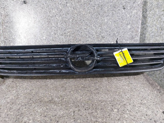 решетка радиатора Opel Astra G 2000, 90588120
