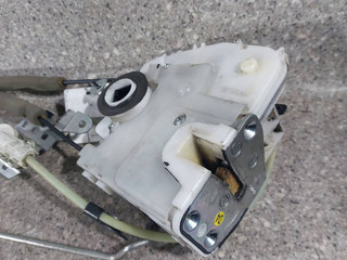 замок двери передней левой Honda FR-V 1 поколение (2004 - 2009)