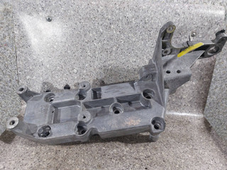 кронштейн генератора Volvo S60 1 поколение [рестайлинг] (2004 - 2009), 2.4 л., D5, D 5244 T, дизель, 30757068