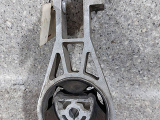 подушка крепления двигателя Opel Corsa D (2006 - 2010), 1.4 л., i, бензин, 633374681