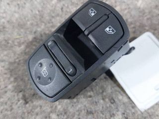 блок управления стеклоподъемниками Opel Corsa D (2006 - 2010), 13258521AA