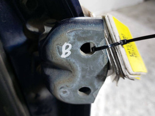петля двери Hyundai Santa Fe 2 поколение (CM) (2005 - 2010)