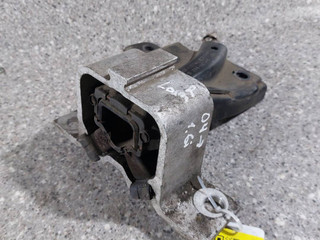 подушка крепления двигателя Dacia Logan 1 поколение (2004 - 2008), 1.6 л., i, МКПП, 420472, 204600