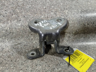 петля двери Toyota Verso 1 поколение 2011