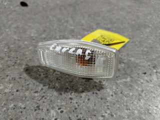 повторитель поворота на крыле левый Kia Carens 1 поколение [рестайлинг] (2002 - 2006)