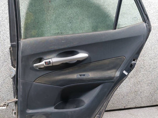 обшивка двери задняя правая Toyota Auris 1 поколение (2006 - 2009)