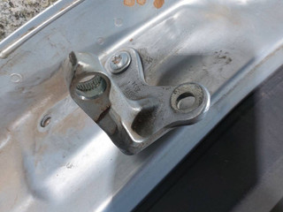 петля двери Mitsubishi Colt 6 поколение (Z20/Z30) (2002 - 2012), хетчбэк 5 дв.