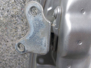 петля двери Mitsubishi Colt 6 поколение (Z20/Z30) (2002 - 2012), хетчбэк 5 дв.
