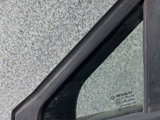 стекло двери передней левой Renault Scenic 3 поколение (2009 - 2012)