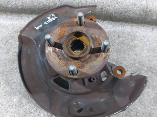 ступица передняя правая Toyota Yaris XP9 (2005 - 2009), 1.4 л., дизель