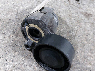 Натяжитель ремня агрегатов Renault Scenic 2 поколение (2003 - 2006), 1.5 л., DCi, K9K 728, дизель, МКПП, 8200360524