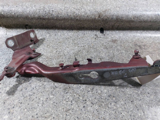 петля капота левая Volvo XC60 1 поколение (2008 - 2013), 30779282
