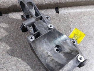 кронштейн компрессора кондиционера Chevrolet Lacetti 1 поколение (2004 - 2013), 1.6 л., i, F16D3, бензин, 5МКПП