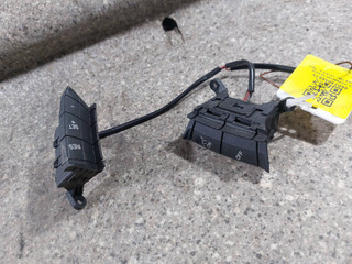 кнопки управления на руле Ford Kuga 1 поколение (2008 - 2013), 2.0 л., TDCi, полный привод, 3M5T-9E740AD