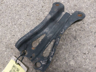кронштейн радиатора Toyota Auris 1 поколение (2006 - 2009), 2.0 л., D-4D, МКПП