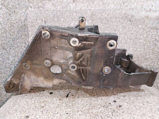 кронштейн ТНВД Chrysler Voyager 4 поколение (2001 - 2004), 2.5 л., CRD, 5МКПП, 90512909G