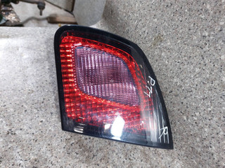 фонарь крышки багажника правый Nissan Primera P11 [рестайлинг] (1999 - 2002), седан