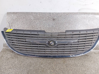 решетка радиатора Chrysler Voyager 4 поколение (2001 - 2004), 00000