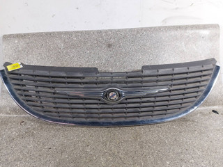решетка радиатора Chrysler Voyager 4 поколение (2001 - 2004), 00000