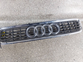 решетка радиатора Audi A4 B5 [рестайлинг] (1998 - 2001), 8D0853651R
