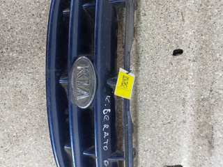 решетка радиатора Kia Cerato 1 поколение (2004 - 2006)