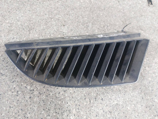 решетка радиатора Mitsubishi Colt 6 поколение (Z20/Z30) 2005, MN127774