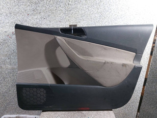 обшивка двери передняя правая Volkswagen Passat B6 (2005 - 2010)