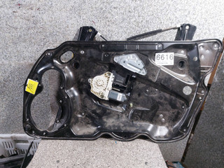 стеклоподъемник передний правый Volkswagen Passat B6 (2005 - 2010)