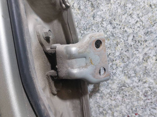 петля двери Kia Carens 1 поколение (1999 - 2002)