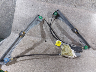 стеклоподъемник передний левый Renault Laguna 3 поколение 2009