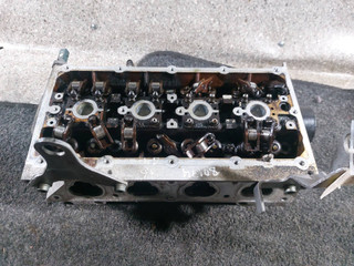головка блока цилиндров Volkswagen Golf 4 поколение (1997 - 2006), 1.6 л., i, AZD, бензин, 5МКПП, 036103373AF