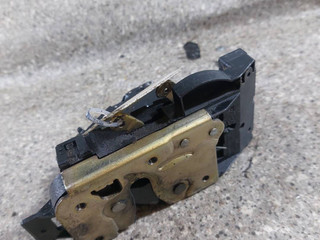 замок двери передней правой Ford Focus 1 поколение [рестайлинг] (2001 - 2005), универсал