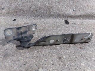 петля капота правая Citroen C5 2 поколение (2008 - 2017), 9682530480