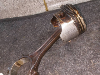 поршень Volkswagen Golf 4 поколение (1997 - 2006), 1.4 л., i, AKQ, бензин, 5МКПП